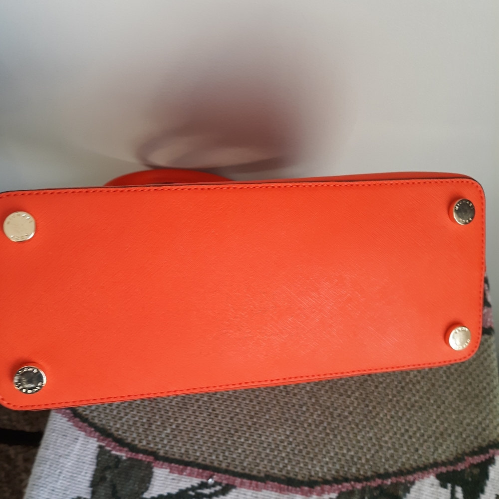 Authentic Michael Kors Handbag - Picture 4 of 10